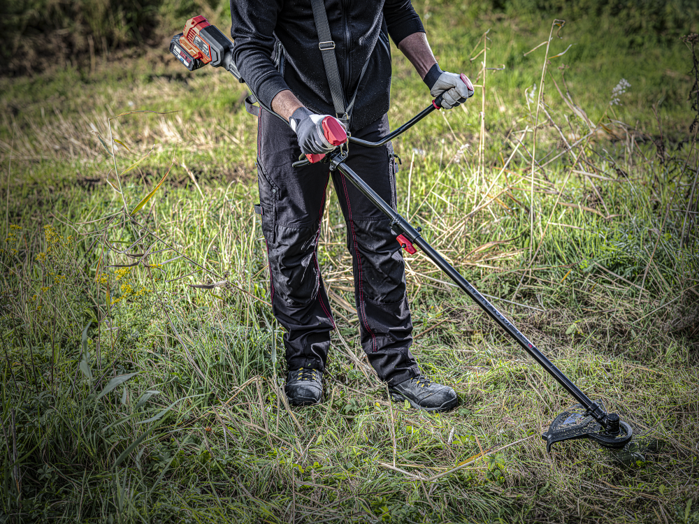 SKIL BRUSHLESS BRUSH CUTTER - 0256 CA