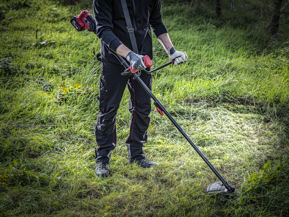 SKIL BRUSHLESS BRUSH CUTTER - 0256 CA