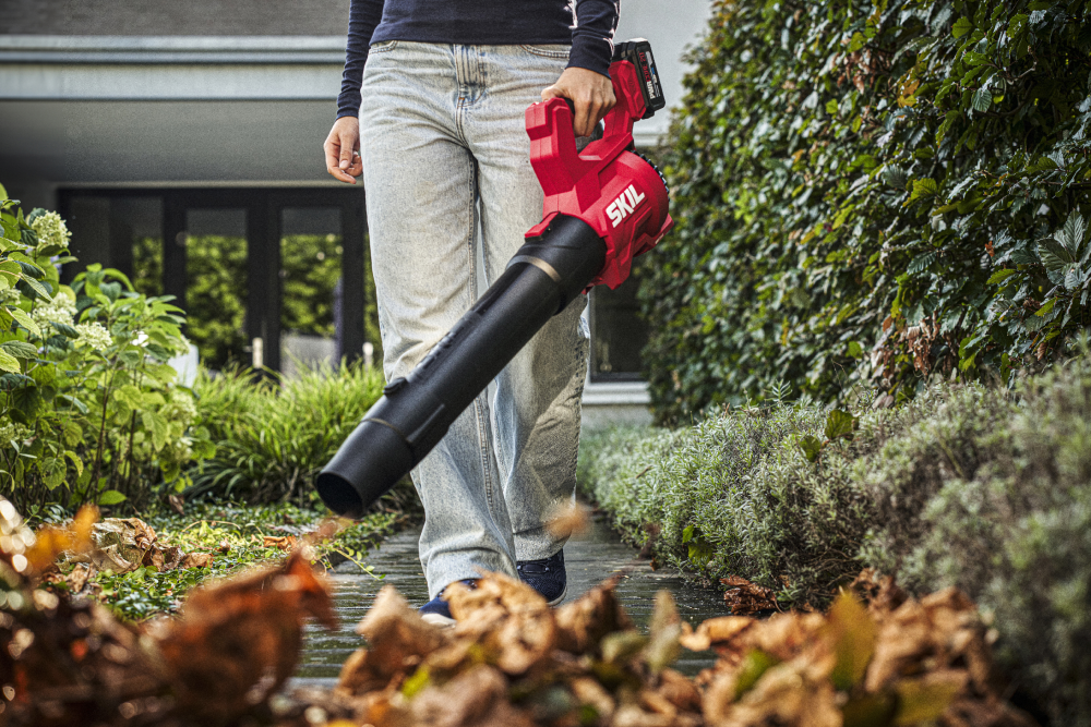 SKIL BRUSHLESS CORDLESS LEAF BLOWER - 0331 CA