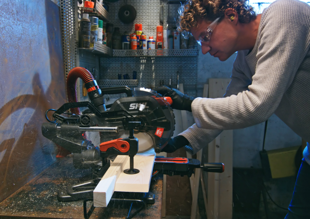 SKIL SLIDING MITRE SAW - 1310 AA