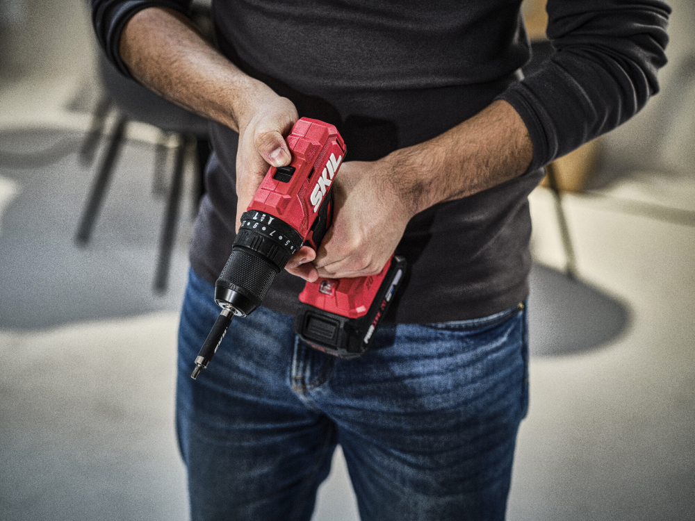 SKIL BRUSHLESS CORDLESS HAMMER DRILL KIT - 3021 HB