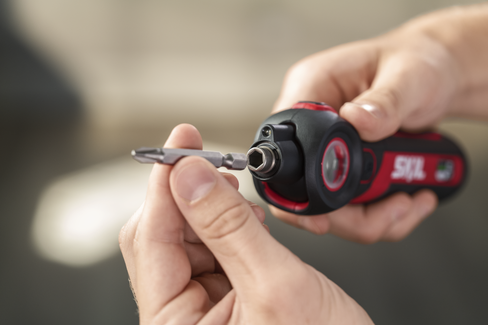 SKIL CORDLESS SCREWDRIVER - 2714 GA