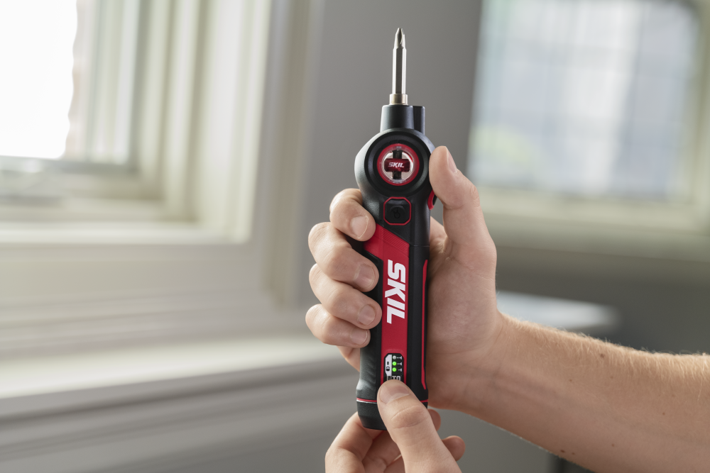 SKIL CORDLESS SCREWDRIVER - 2714 GA