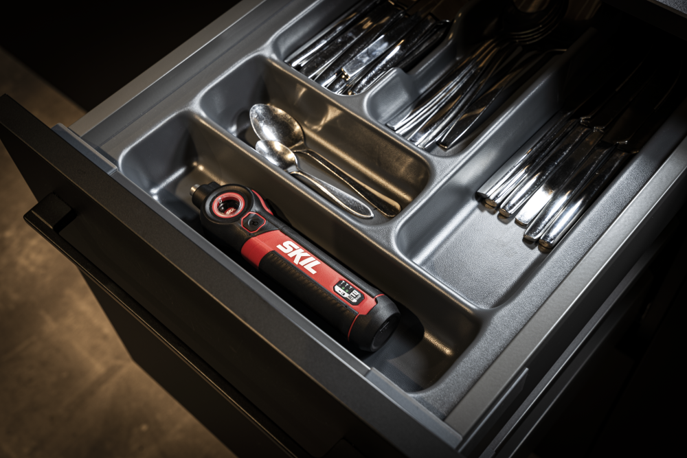 SKIL CORDLESS SCREWDRIVER - 2714 GA