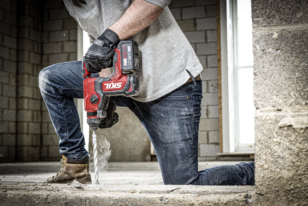 SKIL BRUSHLESS' CORDLESS SDS DRILL - 3851 CA