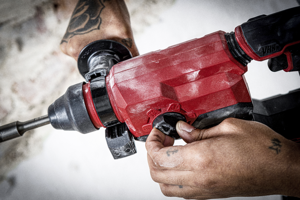 SKIL BRUSHLESS' CORDLESS SDS DRILL - 3851 CA